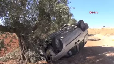 Gaziantep Nizip'te Hafif Ticari Araç Devrildi: 1 Ölü, 1 Yaralı