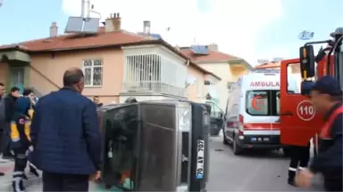 Sürücüyü Yan Yatan Otomobilden İtfaiye Çıkardı