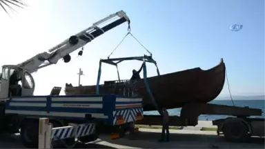 Sinop'ta Aşıklar Caddesi'ne Nostaljik Tekne Konuldu