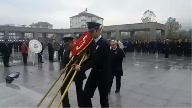 Yurtta Saat 9'u 5 Geçe Hayat Durdu...atatürk Saygıyla Anıldı