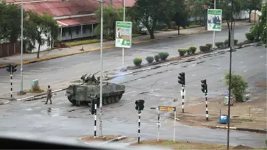 Ordu Yalanladı Ama Zimbabve'de Tanklar Başkentte, Cumhurbaşkanı Gözaltında