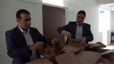 Minik Eller Üşümesin, Minik Ayaklar Donmasın' Kampanyası Kapsamında Bin Öğrenciye Bot ve Mont...