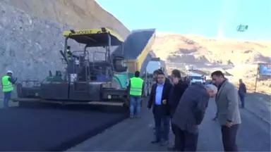 Siirt'in Pervari İlçesi İlk Kez Sıcak Asfalt Gördü