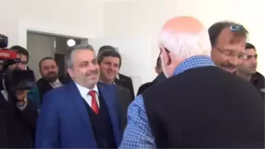 Çavuşoğlu'ndan Ortaokul Öğretmenine Ziyaret