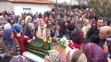 Edirne Merve Öğretmen Beyaz Önlüğü ve Kırmızı Karanfillerle Uğurlandı