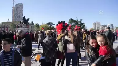 Arnavutlar Bayrak ve Bağımsızlık Günü'nü Kutladı