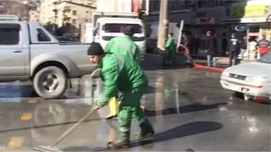 Hakkari Çarşısı Fırça ve Çekpaslarla Temizlendi