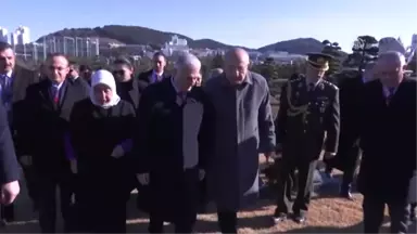 Başbakan Yıldırım, Güney Kore'de Türk Şehitliğini Ziyaret Etti (2)