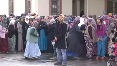 Kazada Ölen Anne, Baba ve Oğlu Yan Yana Defnedildi