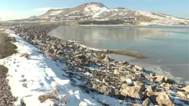 Donan Sıhke Gölü'ne Hayvanlar İçin Yem Bırakıldı