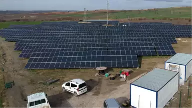 Tarlasına Kurduğu Güneş Enerjisi ile Elektrik Üretecek