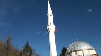 Telefon Çeksin Diye ya Ağaca ya da Minareye Çıkıyorlar