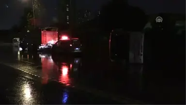 Küçükçekmece'de Trafik Kazası: 3 Yaralı