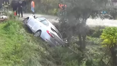 Kontrolünü Kaybettiği Otomobille Yol Kenarındaki Çukura Düştü: 1 Ölü, 2 Yaralı