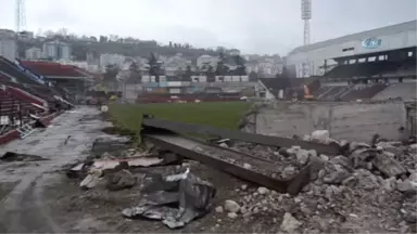 Yıkımı Süren Hüseyin Avni Aker Stadı'nda Yangın Çıktı