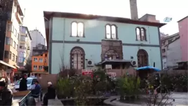 Rize'de Tarihi Cami Parça Parça Sökülüyor