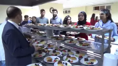 Rektörden Sınavlara Hazırlanan Öğrencilere Kek-börek İkramı