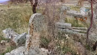 Osmanlı Dönemine Ait Mezarlardaki Şekiller Gizemini Koruyor