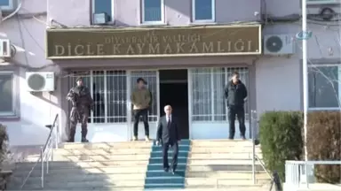 Vali Güzeoğlu, Dicle'de Muhtarlarla Bir Araya Geldi