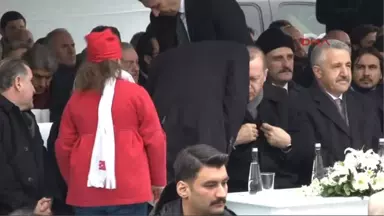 Çok Sevdiği Cumhurbaşkanı Erdoğan'a Önce Sarıldı; Sonra Öptü