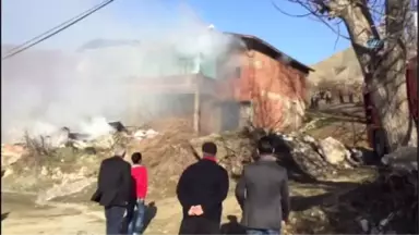 Elazığ'da Çatı Yangını