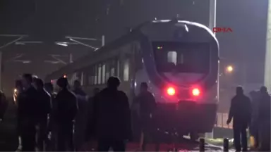 Adana - Tren, Motosiklete Çarptı 2 Ölü