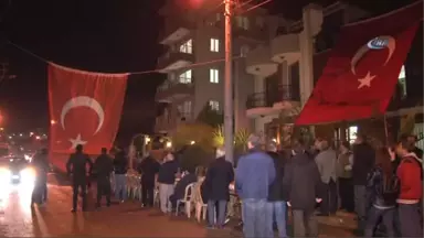 Başbakan Yıldırım, Şehit Pilotun Evini Ziyaret Etti