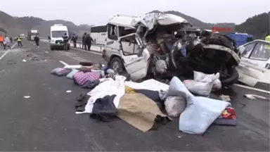 Kahramanmaraş'ta Minibüs, Kamyona Çarptı 9 Ölü, 4 Yaralı