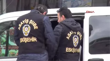 Eskişehir Evine Gelip Para İsteyen 2 Kişiyi Av Tüfeğiyle Öldüren Zanlı Tutuklandı