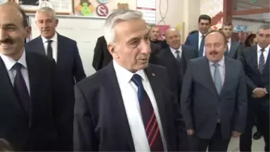 Torunuyla Aynı Okulda Okuma Yazma Öğreniyor