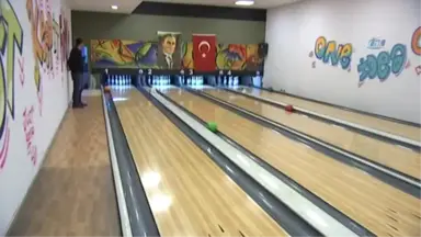 Görme Engellilerin Kıyasıya Bowling Mücadelesi