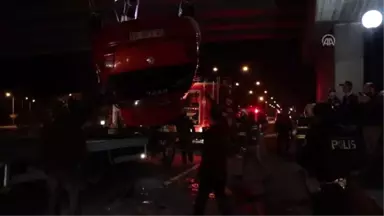 Trafik Kazaları: 12 Yaralı