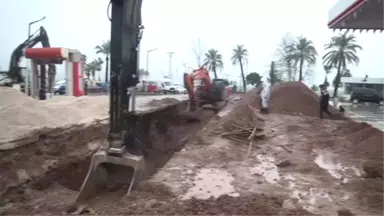 Kazı Yapan İşçiler Toprak Altında Kaldı