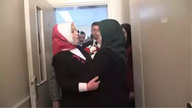 Öznur Çalık, Bindiği Otobüste Şoförün Hakaretine Maruz Kalan Şehit Annesini Ziyaret Etti