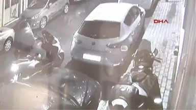 Kasklı ve Maskeli Motosiklet Hırsızlığı Kamerada