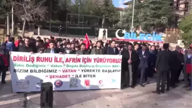 Şeyh Edebali Türbesi'nin Bahçesine 