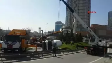 D-100'de Beton Mikseri Devrildi 1 Kişi Yaralandı, Trafik Felç Oldu