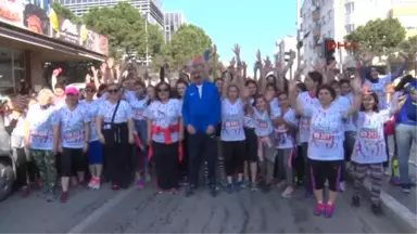 İzmir Şiddeti Koşarak Protesto Etti