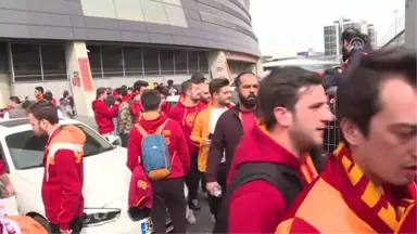 Galatasaray'lı Taraftarlar Otobüslerle Kadıköy'e Doğru Hareket Etti