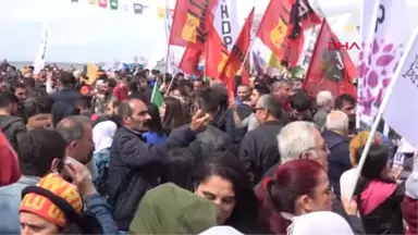 İzmir'de Olaysız Nevruz Kutlaması