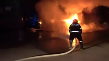 Adana - Yanan Tır'dan Yaralı Kurtuldu