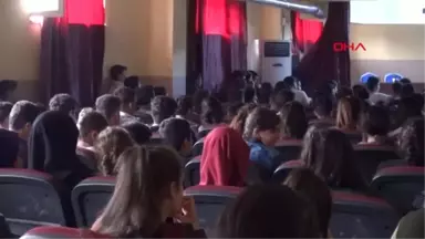 Şırnak Silopi'de, Küçük Gelinler Tiyatro Sahnesine Taşındı