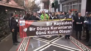 Tiyatrocular Kadıköy'de Yürüdü