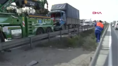 Hadımköy'de Zincirleme Kaza 1'i Ağır 2 Yaralı