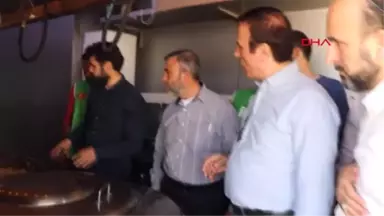 Hatay-Canik Belediye Başkanı, Afrin'de Yemek Dağıttı