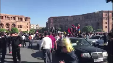 Ermeniler, Başbakan Sarkisyan'ın İstifasından Sonra Tekrar Sokaklarda (2)