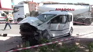 Ehliyetsiz Sürücü Park Halindeki Tıra Çarptı - Konya