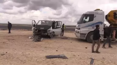 Şanlıurfa'da Tır Yol Çalışması Yapılan Alana Girdi: 3 Yaralı