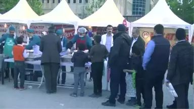 Hakkari Belediyesi İftar Çadırı Açtı