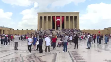 Anıtkabir'e Ziyaretçi Akını